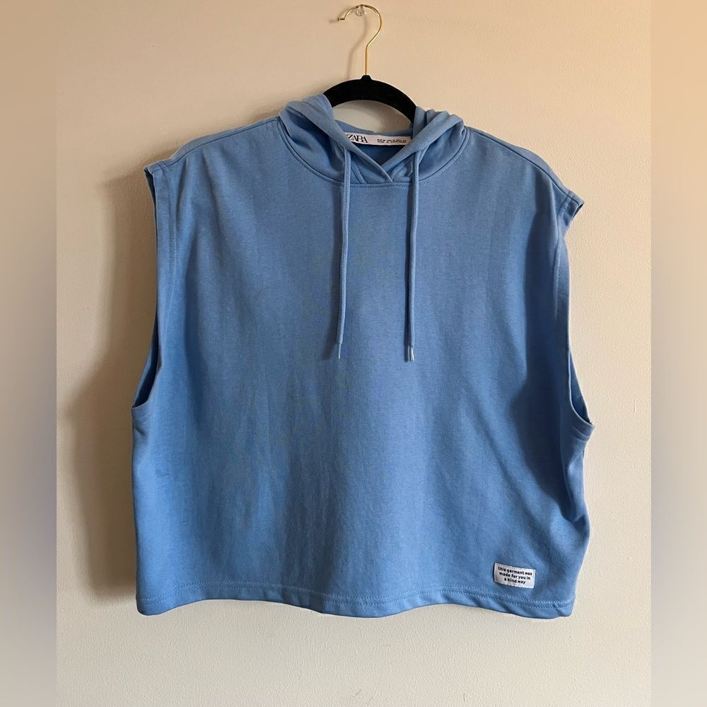 Zara women sleeveless top with hood.